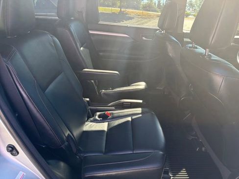 Used 2017 Toyota Highlander XLE AWD/4WD image 10