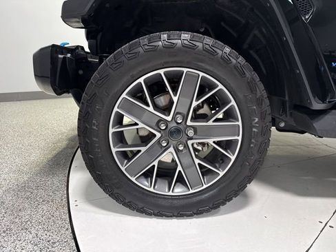Used 2024 Jeep Wrangler High Altitude AWD/4WD image 9