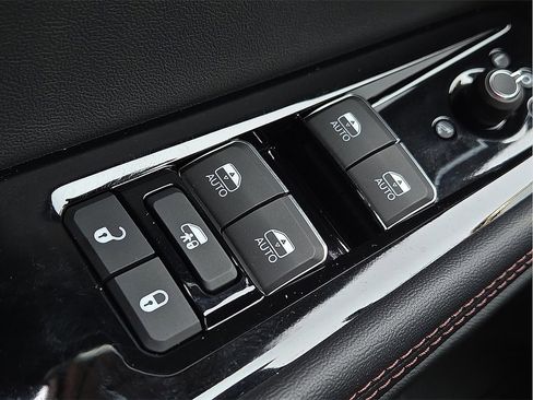 Used 2024 Jeep Wagoneer Launch Edition image 17