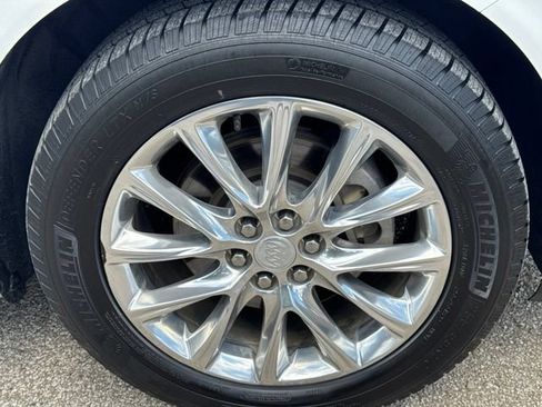 Used 2018 Buick Enclave Premium w/ LPO, Luxury Package AWD/4WD image 17