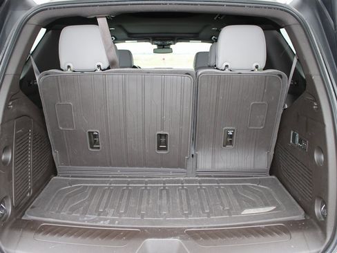 Used 2023 GMC Yukon SLT w/ SLT Luxury Package image 39