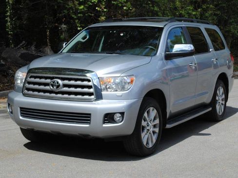 Used 2016 Toyota Sequoia Limited w/ Safety & Convenience Package image 5