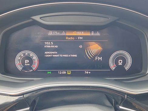 Used 2019 Audi Q8 Premium w/ Convenience Package AWD/4WD image 10