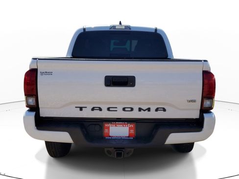 Used 2022 Toyota Tacoma SR5 w/ Technology Package RWD image 5