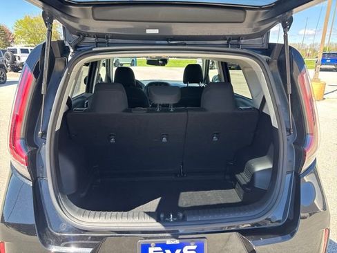 Used 2025 Kia Soul LX w/ LX Technology Package FWD image 10
