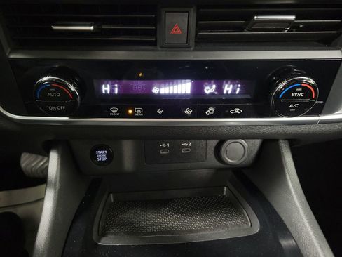 Used 2024 Nissan Rogue SV image 17