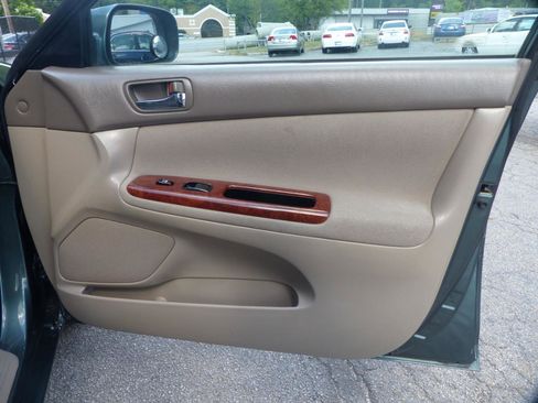 Used 2006 Toyota Camry XLE FWD image 13