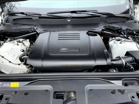 Certified 2025 Land Rover Discovery Dynamic SE AWD/4WD image 29