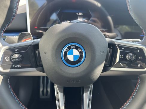 Used 2025 BMW i5 M60 w/ Premium Package image 22