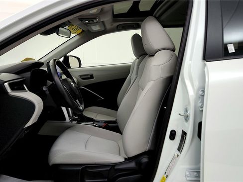 Certified 2023 Toyota Corolla Cross LE image 37