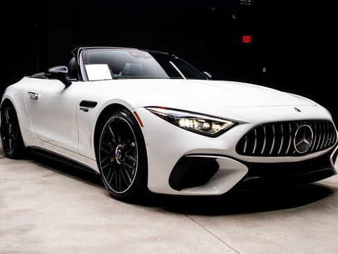 Used 2022 Mercedes-Benz SL 55 AMG 4MATIC w/ Driver Assistance Package image 10
