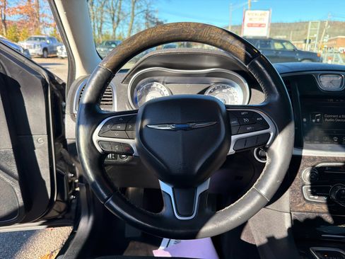 Used 2016 Chrysler 300 C image 20