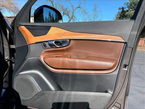 Used 2023 Volvo XC90 T8 Plus image 27