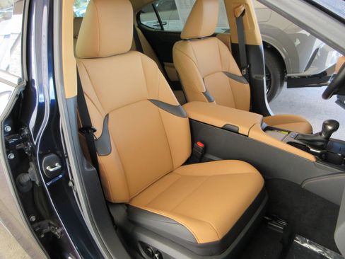 Used 2025 Lexus ES 300h w/ Premium Package FWD image 24