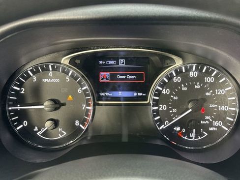 Used 2020 Nissan Pathfinder S AWD/4WD image 16