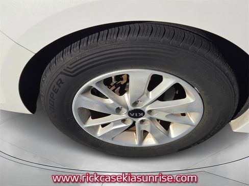 Used 2017 Kia Optima LX image 9