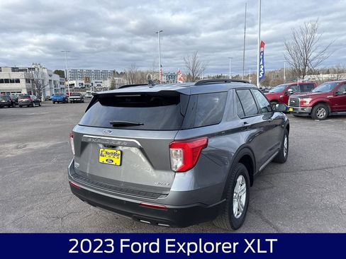 Used 2023 Ford Explorer XLT AWD/4WD image 7