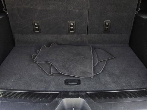 Used 2021 Chevrolet Suburban LT w/ LT Signature Package image 11