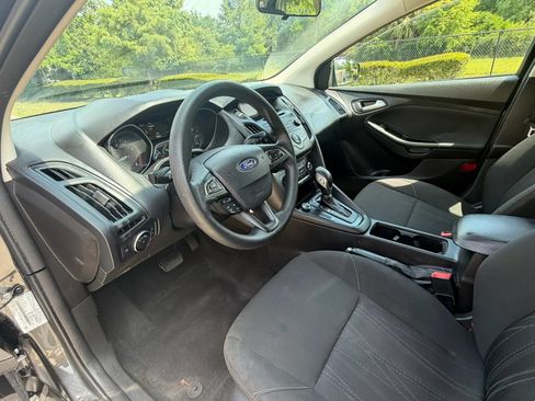 Used 2017 Ford Focus SE FWD image 9