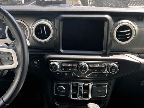 Used 2022 Jeep Wrangler Unlimited Sahara w/ Cold Weather Group AWD/4WD image 6