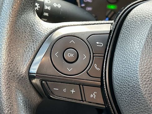 Used 2021 Toyota RAV4 LE AWD/4WD image 17