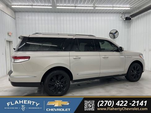 Used 2024 Lincoln Navigator L Reserve image 2