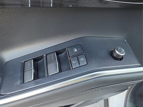 Used 2022 Toyota Highlander Platinum AWD/4WD image 16