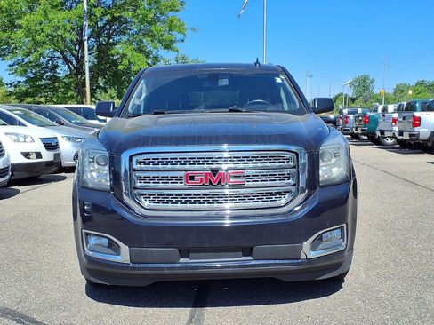 Used 2018 GMC Yukon SLE w/ SLE Value Package AWD/4WD image 2
