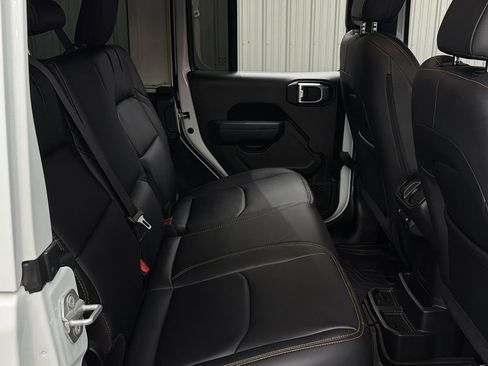 Used 2024 Jeep Wrangler Unlimited AWD/4WD image 36