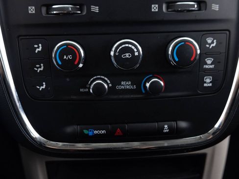 Used 2011 Dodge Grand Caravan Express FWD image 35