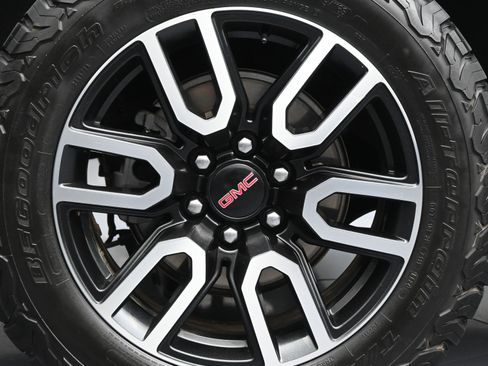 Used 2022 GMC Yukon XL AT4 image 10