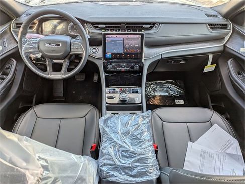 New 2025 Jeep Grand Cherokee Limited image 13