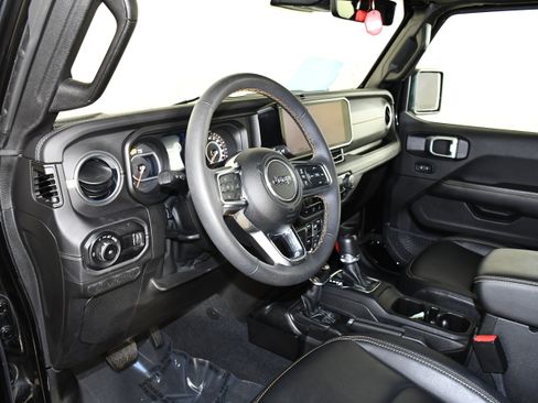Used 2024 Jeep Wrangler Unlimited Sahara w/ Technology Group AWD/4WD image 37