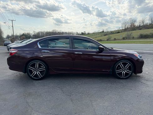 Used 2017 Honda Accord Sport image 8