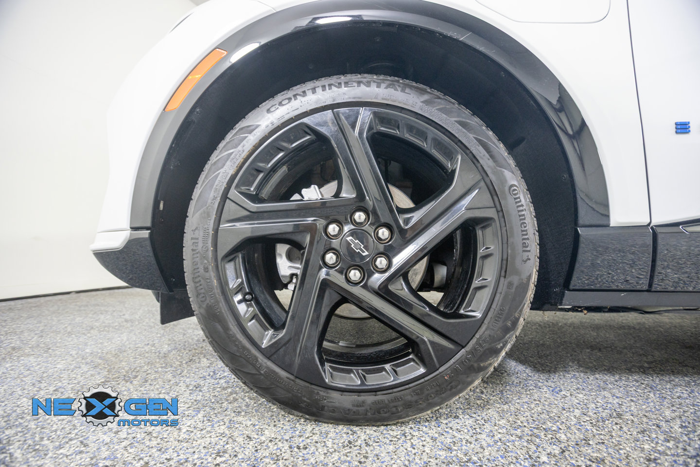 Used 2024 Chevrolet Equinox EV RS FWD image 47