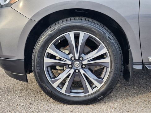Used 2018 Nissan Pathfinder Platinum image 7