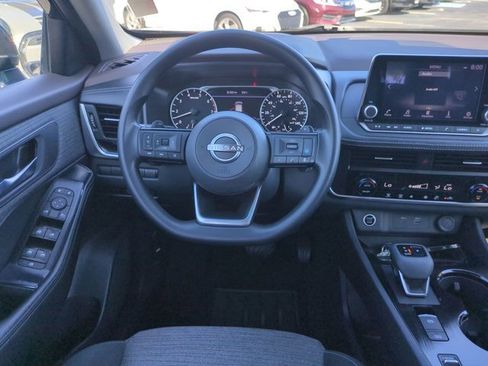 Used 2023 Nissan Rogue SV image 17