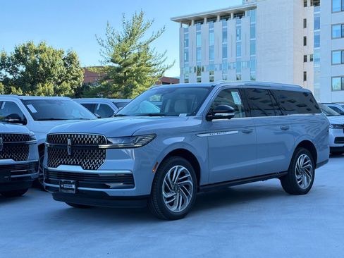 New 2026 Lincoln Navigator L Reserve AWD/4WD image 1