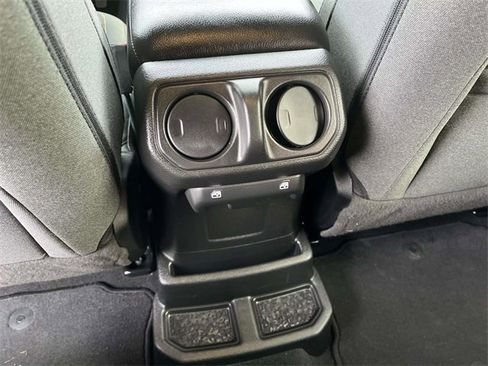 Used 2024 Jeep Wrangler Unlimited image 14