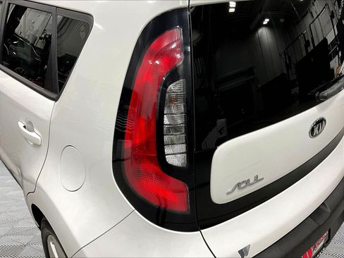 Used 2016 Kia Soul FWD image 23