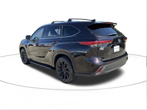 Used 2021 Toyota Highlander XLE FWD image 5