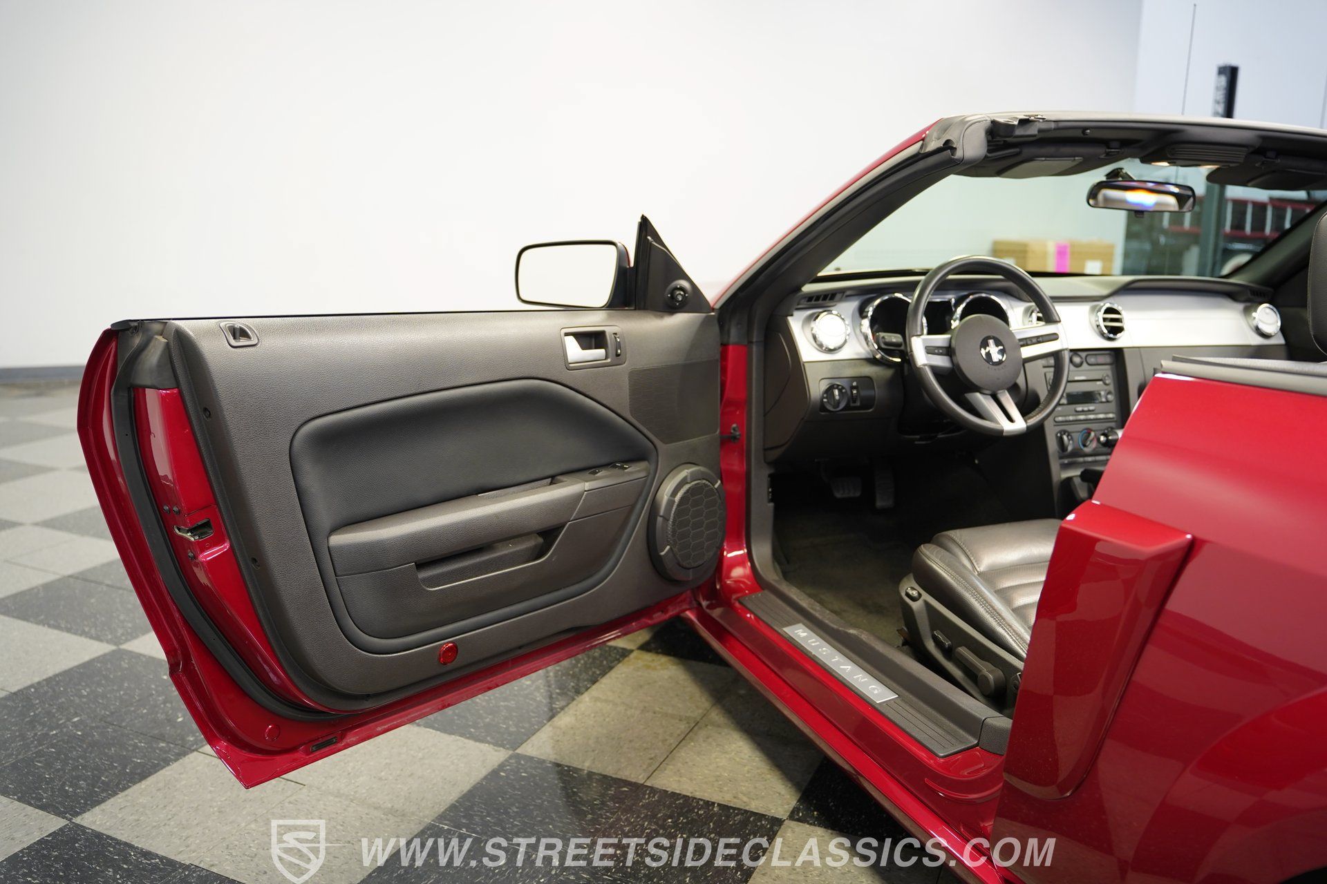 Used 2006 Ford Mustang GT RWD image 37