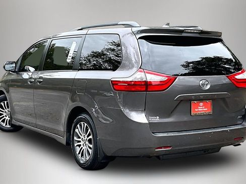 Used 2019 Toyota Sienna XLE w/ XLE Navigation Package image 4