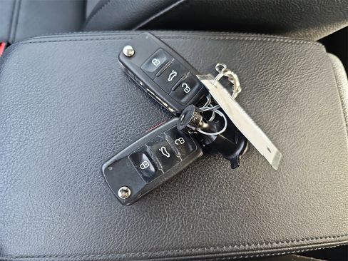 Used 2018 Volkswagen Passat 2.0T SE image 38