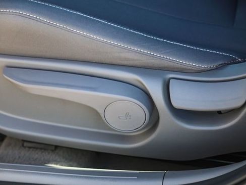 Certified 2025 Hyundai Elantra SEL image 25