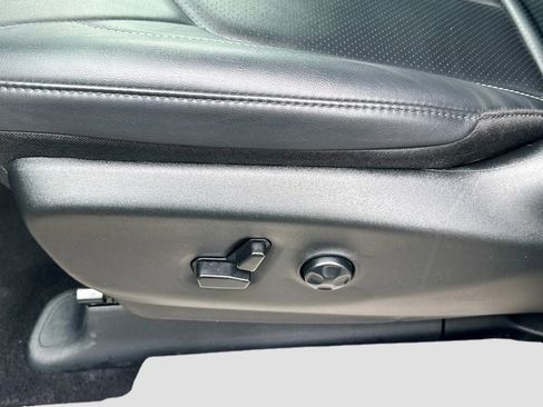 Used 2024 Chrysler Pacifica Touring-L FWD image 19