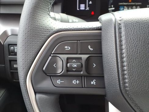 Certified 2025 Toyota 4Runner SR5 AWD/4WD image 10
