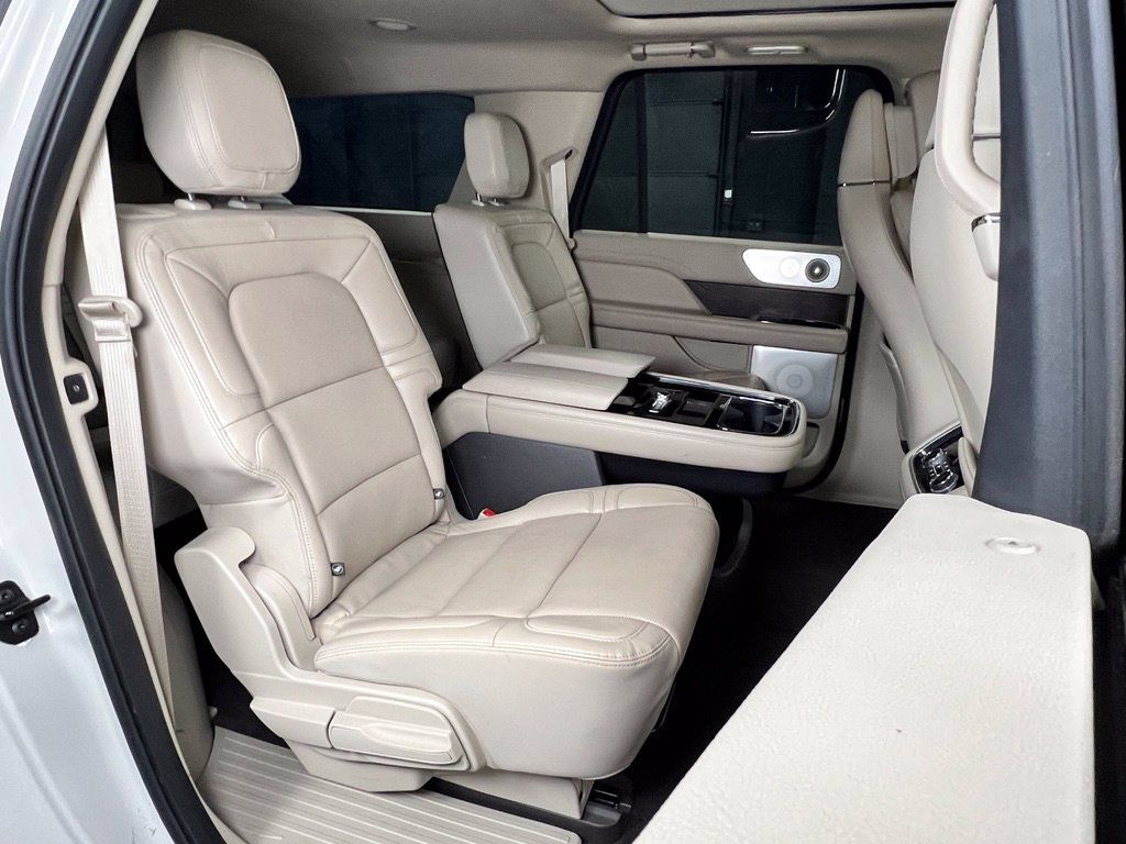 Used 2021 Lincoln Navigator L Reserve w/ Luxury Package AWD/4WD image 20