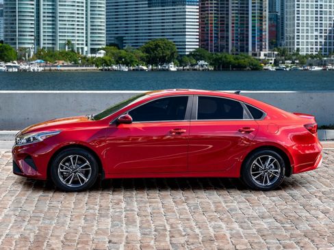 Used 2023 Kia Forte LXS image 8