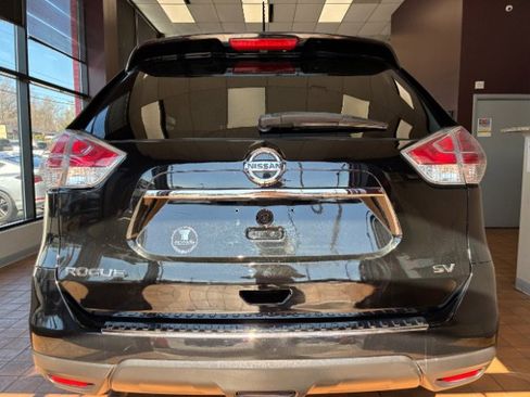 Used 2016 Nissan Rogue SV image 9